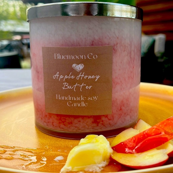 BluemoonCo Other - Apple honey, butter candle